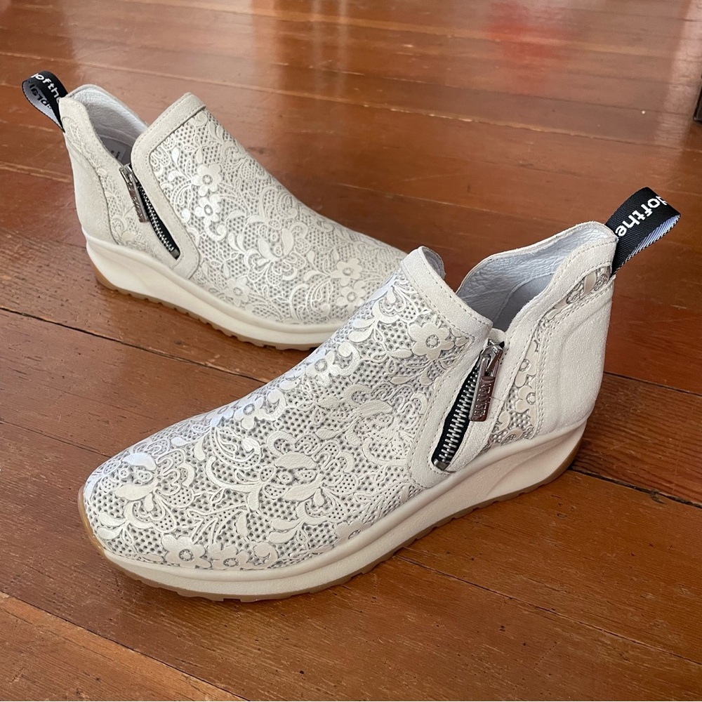 Vaddia Chaz White lace effect Slip-On Sneakers